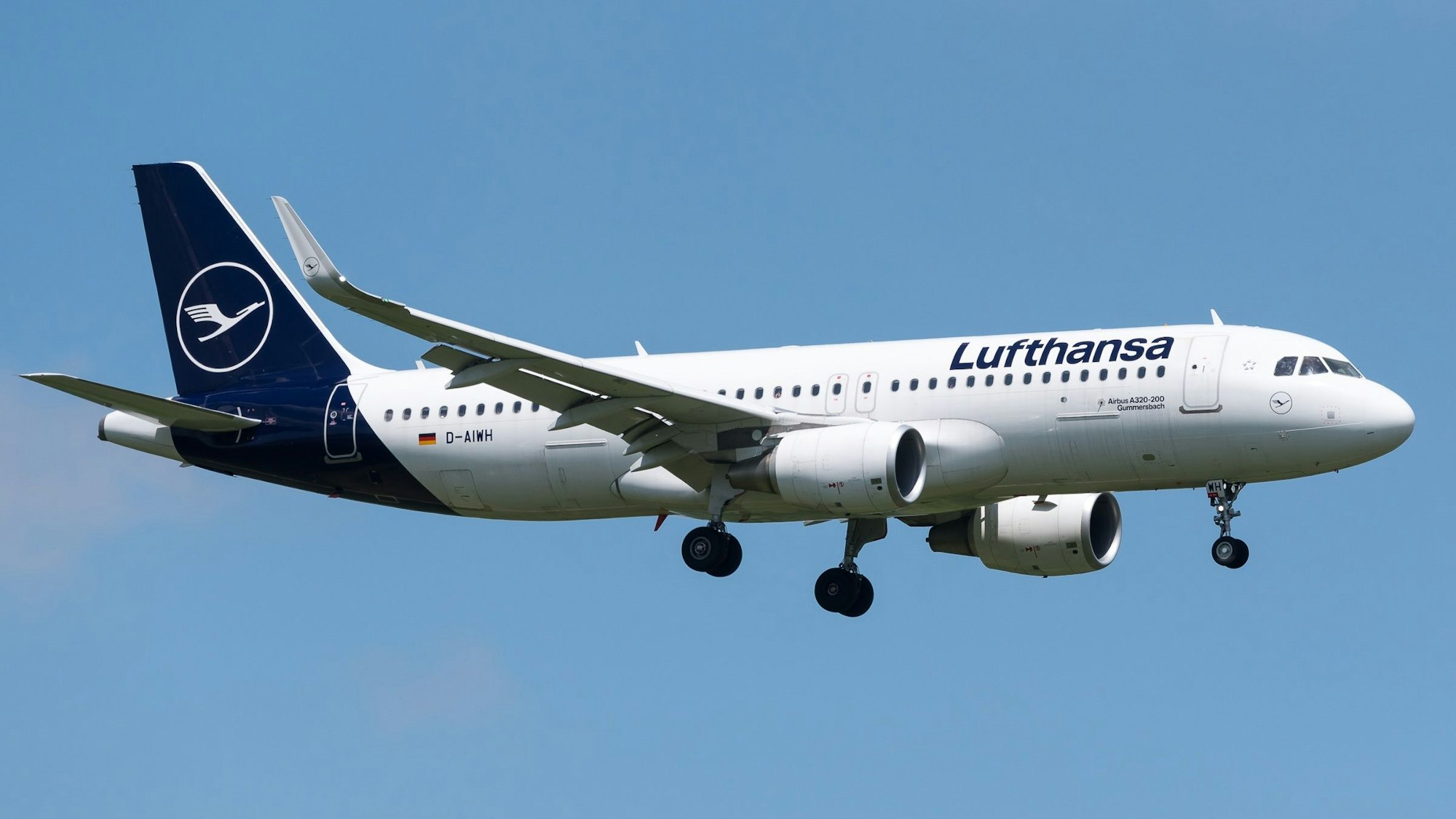 Der Lufthansa-Airbus Gummersbach im Landeanflug.