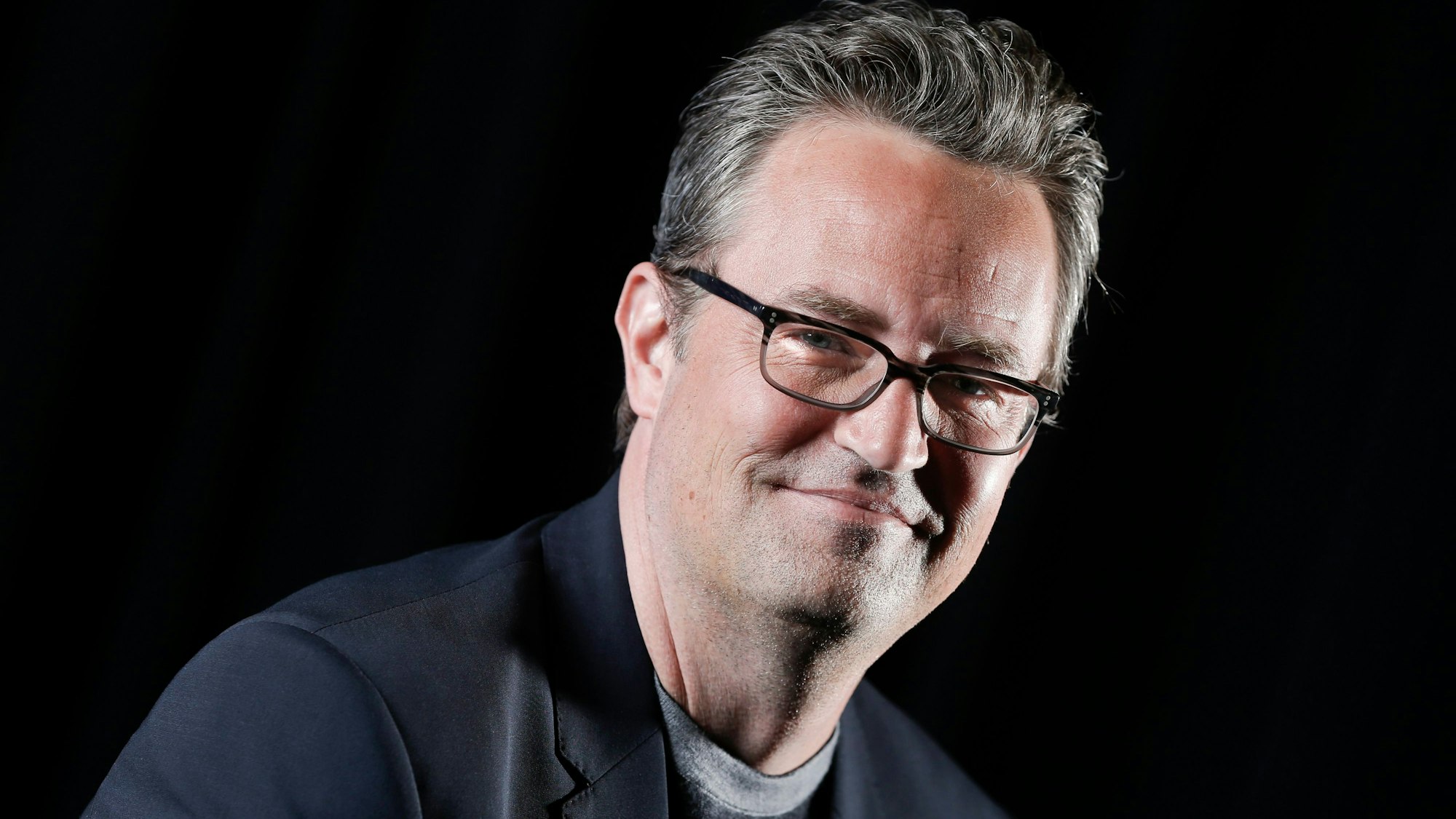 Matthew Perry posiert für ein Porträt.
