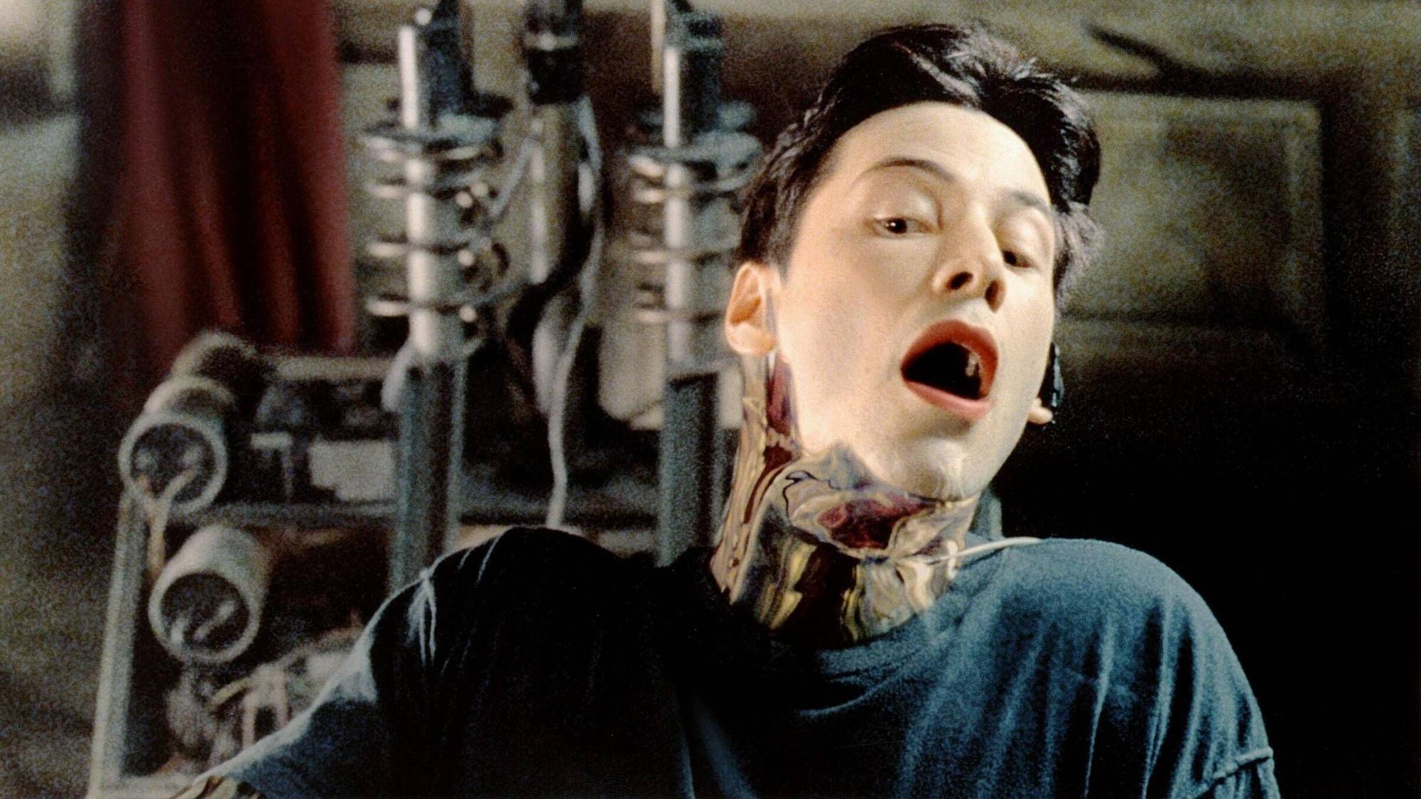Keanu Reeves wird von der computersimulierten Matrix verschluckt.