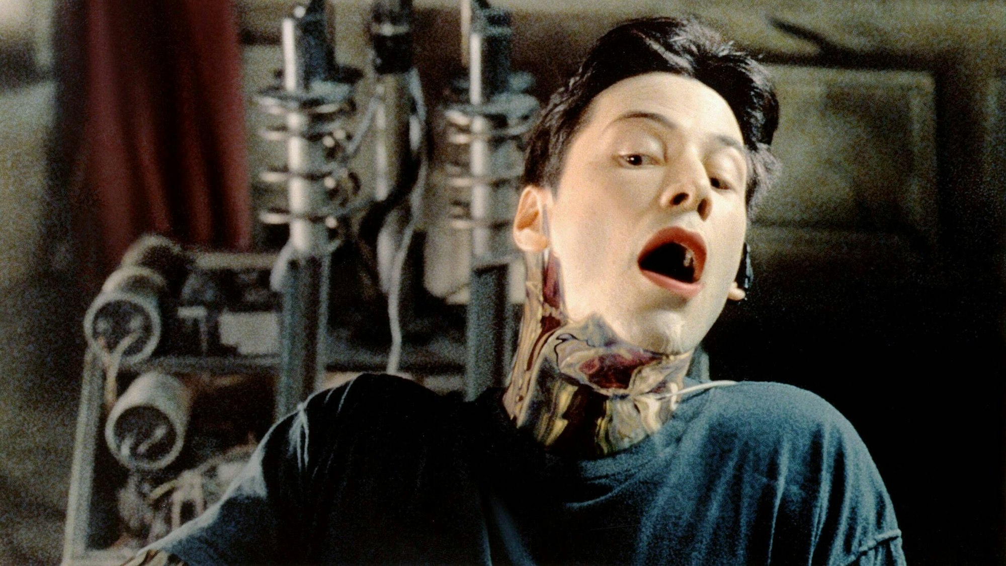 Keanu Reeves wird von der computersimulierten Matrix verschluckt.