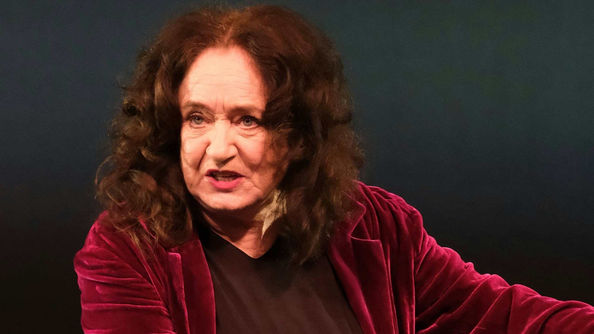 „Tatort“-Schauspielerin Mechthild Großmann auf der Theaterbühne.