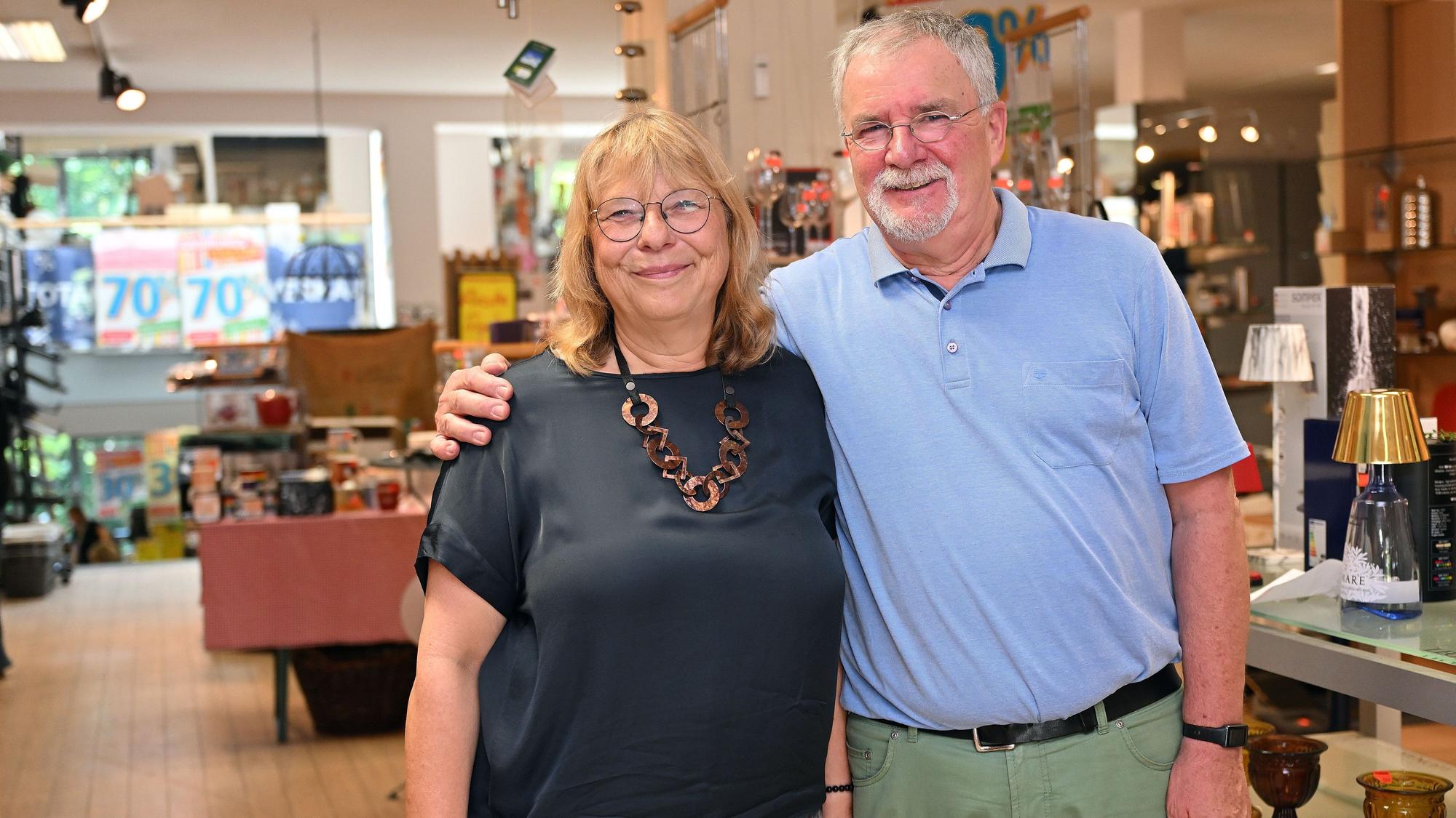 Maria und Georg Daubenbüchel in ihrem Haushaltswarengeschäft.