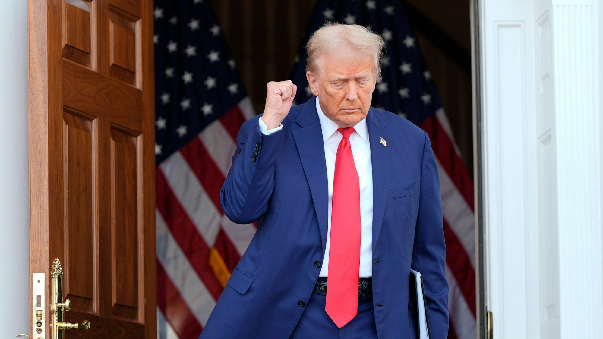 Nach wie vor siegessicher: Donald Trump gerät im US-Wahlkampf zunehmend unter Druck.