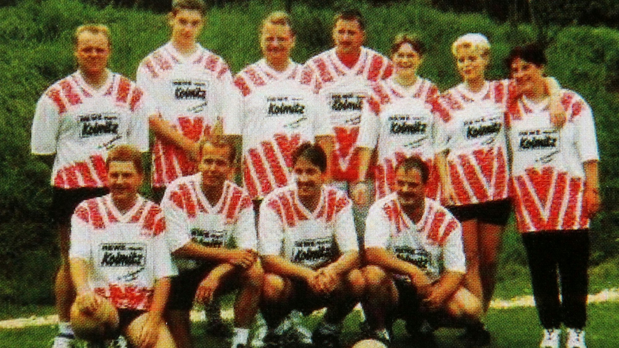 Die Scherpemicher Truppe aus dem Jahr 1996 mittlerweile mit Trikot -Sponsoring zur 700-Jahr Feier der Erwähnung von Scherpemich.