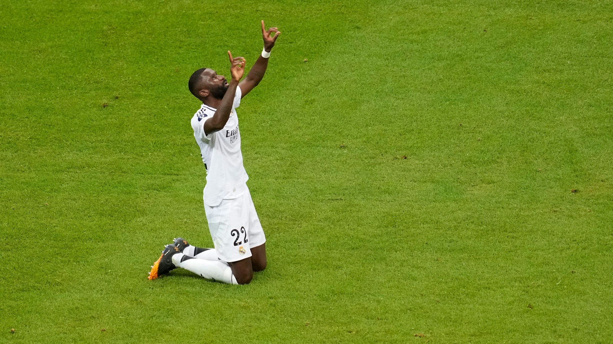 Real Madrids Antonio Rüdiger jubelt auf den Knien