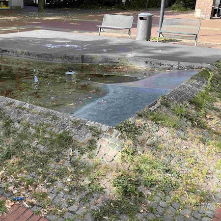 Der Brunnen im Brückerfeld entwickele sich immer mehr zum „Schandfleck“ meint die Bürgerliste Witzhelden.