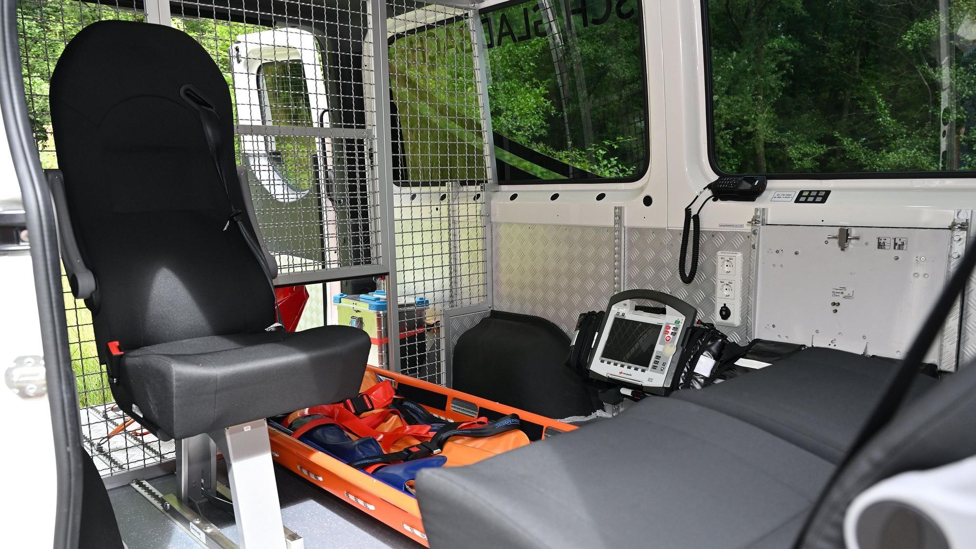 Das Mehrzweckfahrzeug kann Einsatzkräfte, Material und Verletzte transportieren.