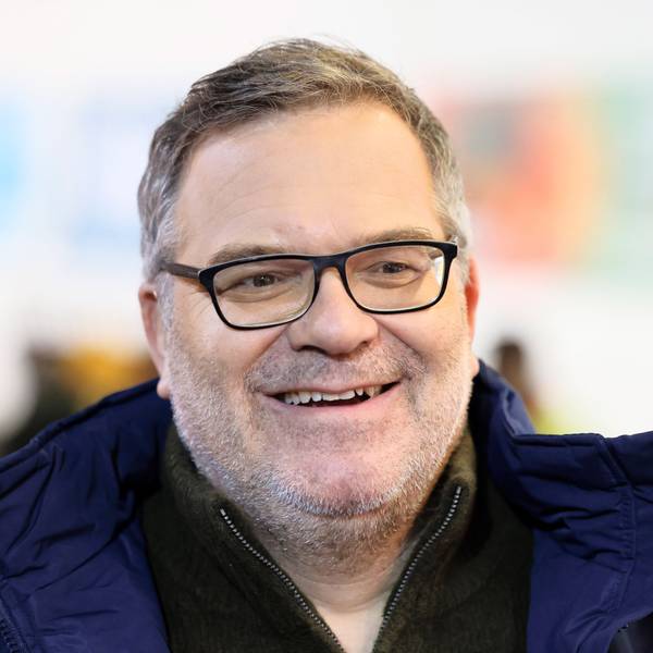 ARCHIV - 12.11.2022, Nordrhein-Westfalen, Winterberg: Elton, Moderator der "TV total Wok WM" von ProSieben, steht am Eiskanal der Bob- und Rodelbahn in Winterberg. Entertainment-Genie Stefan Raab hat für RTL eine neue Samstagabendshow mit Elton erfunden. «Eltons 12» soll sie heißen. (zu dpa: «Stefan Raabs neue Show-Idee für RTL: «Eltons 12»») Foto: Thomas Banneyer/dpa +++ dpa-Bildfunk +++