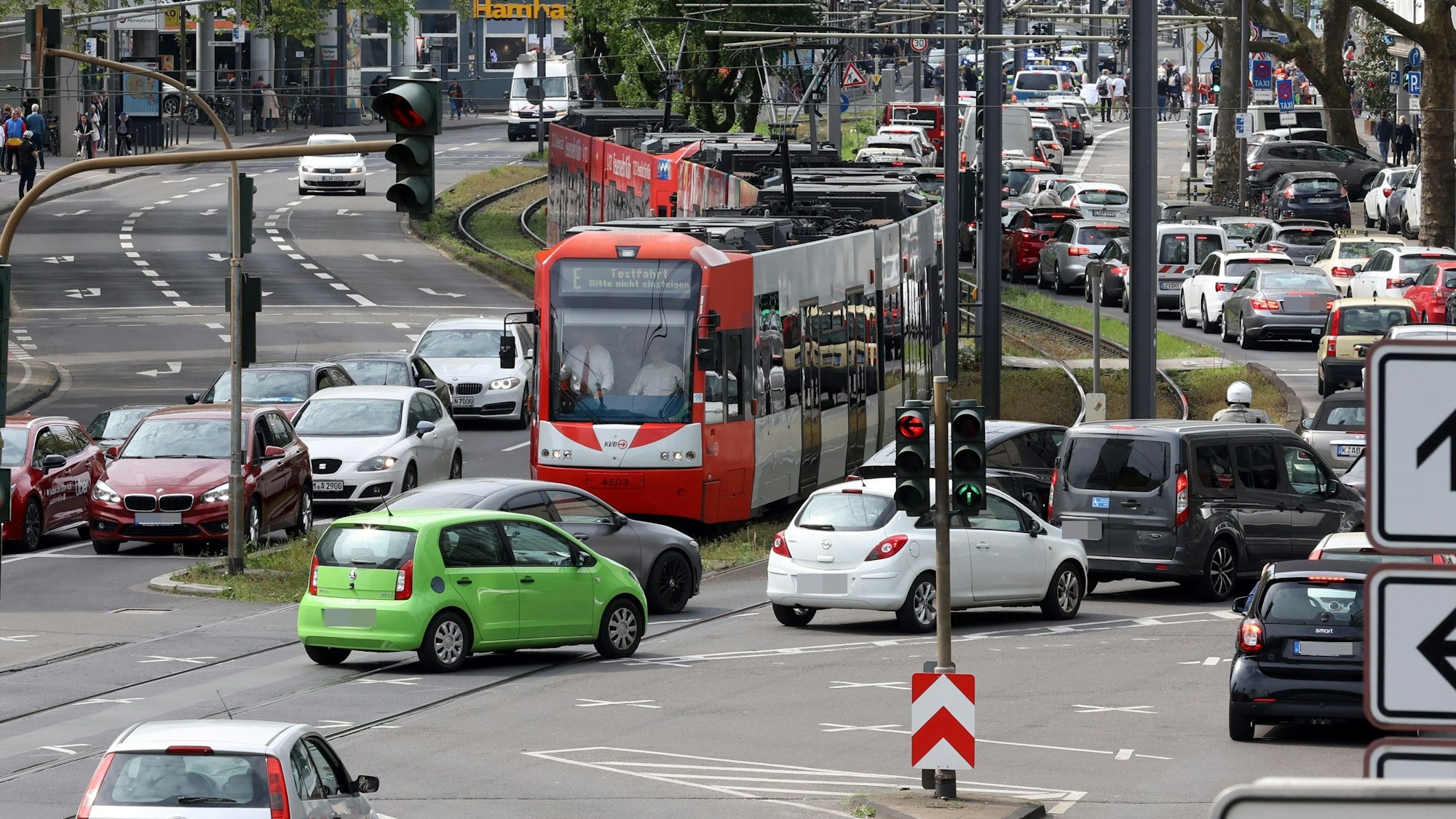 KVB-Stadtbahn am Neumarkt (Symbolfoto)