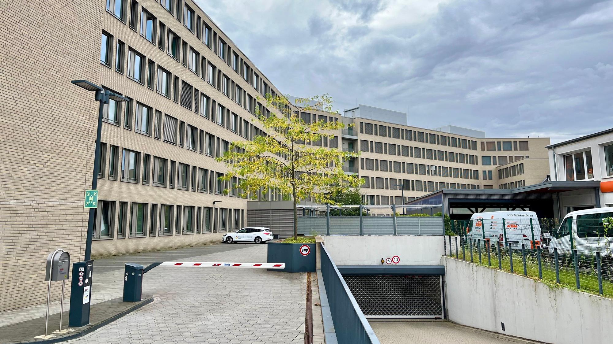Die Rückseite des Gebäudes der Pronova Betriebskrankenkasse am Chempark
