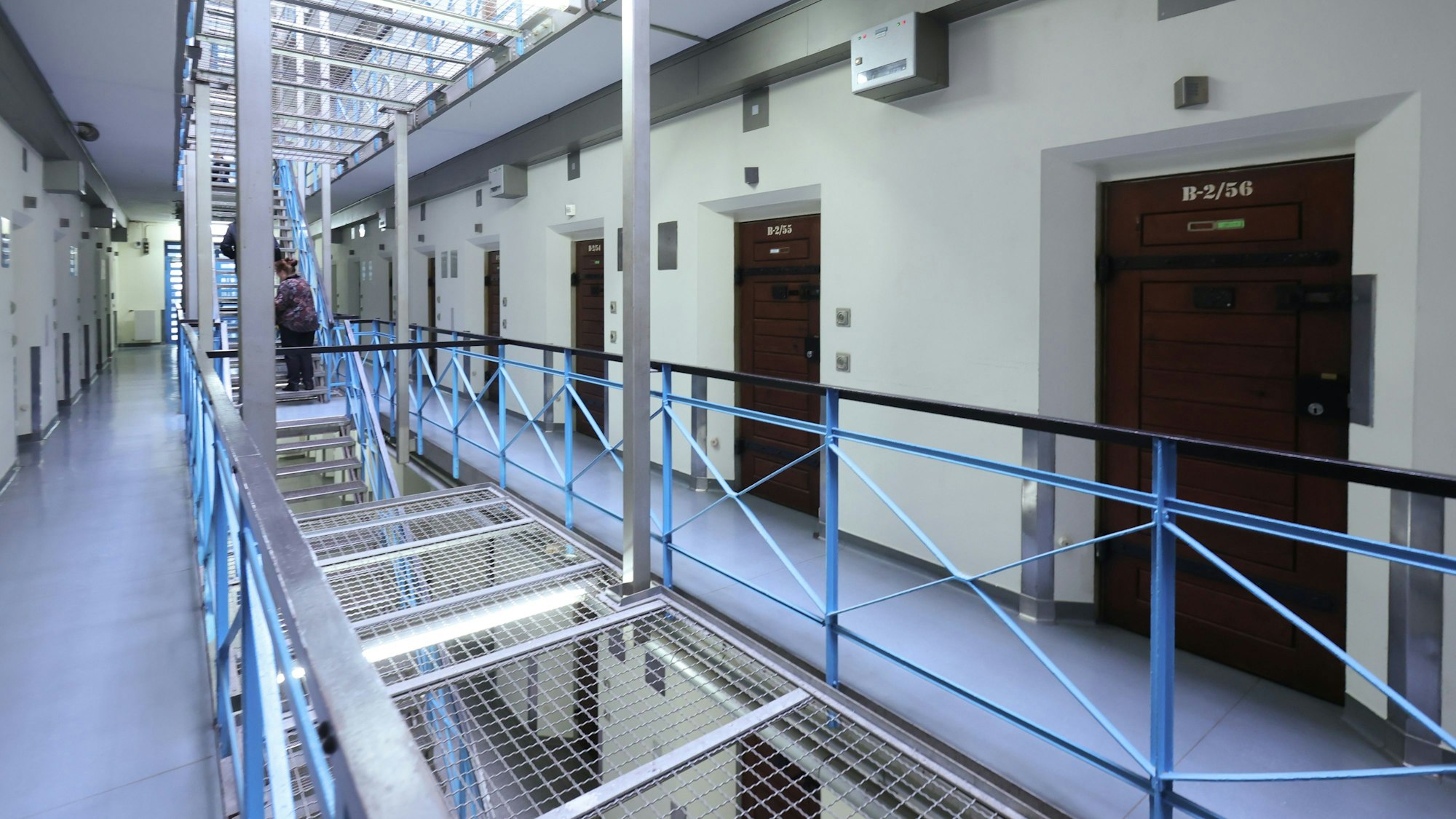 Ein Gang in der Justizvollzugsanstalt Rheinbach.