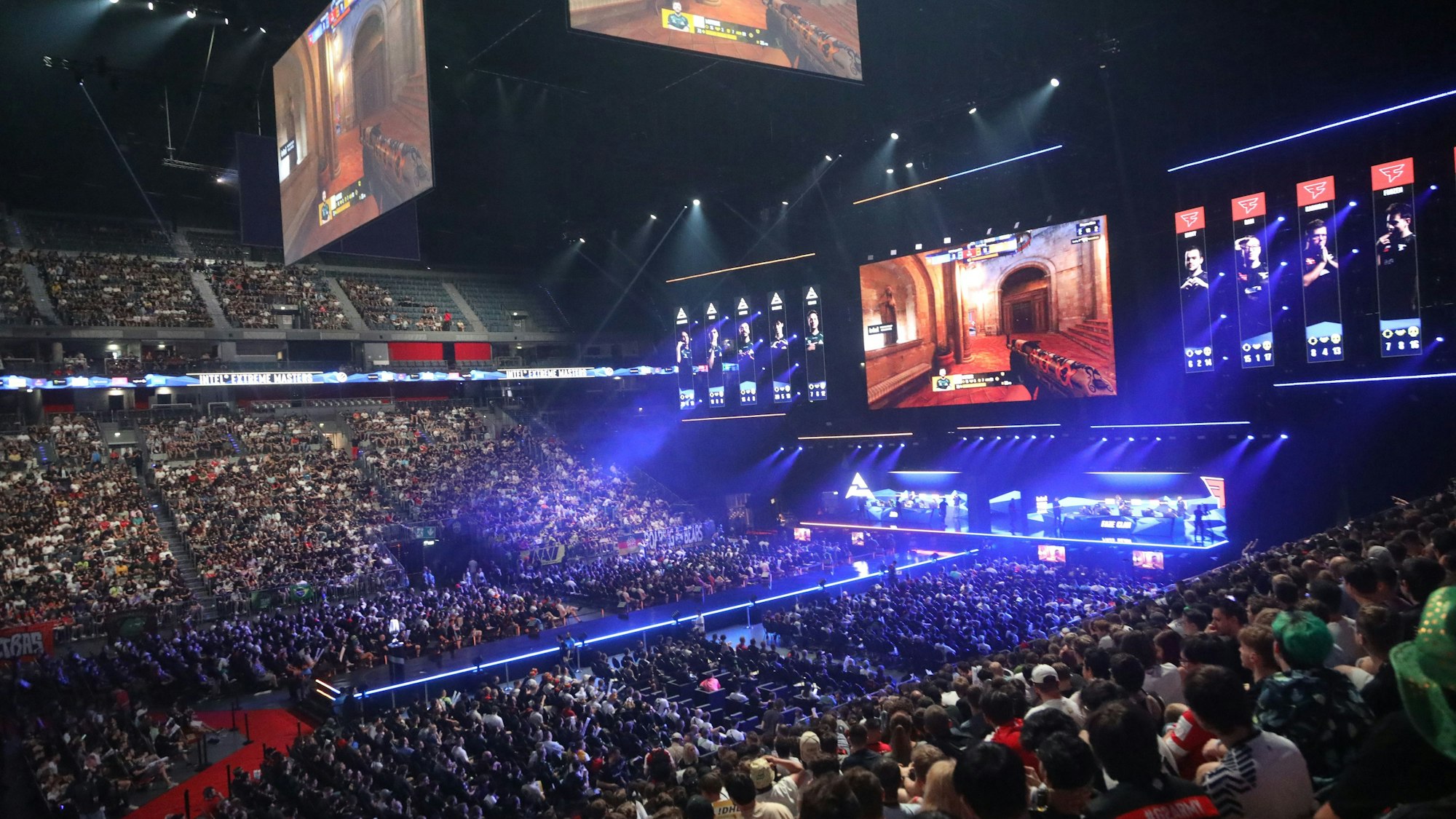 Menschenmenge in der Lanxess-Arena während der „Extreme Masters Cologne 2024“