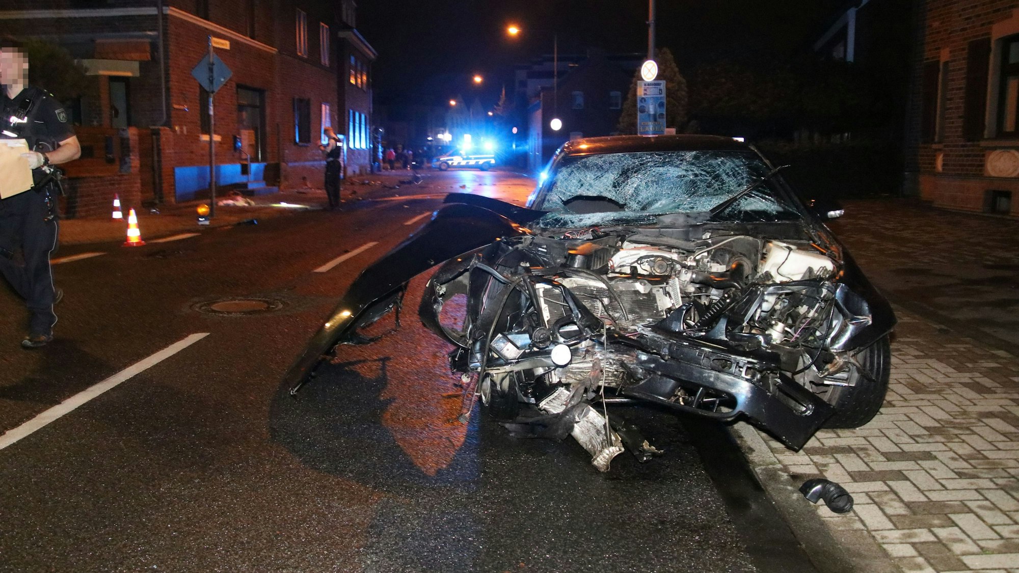 Schwerer Unfall Köln Rodenkirchen 17082024 Auto Verkehr