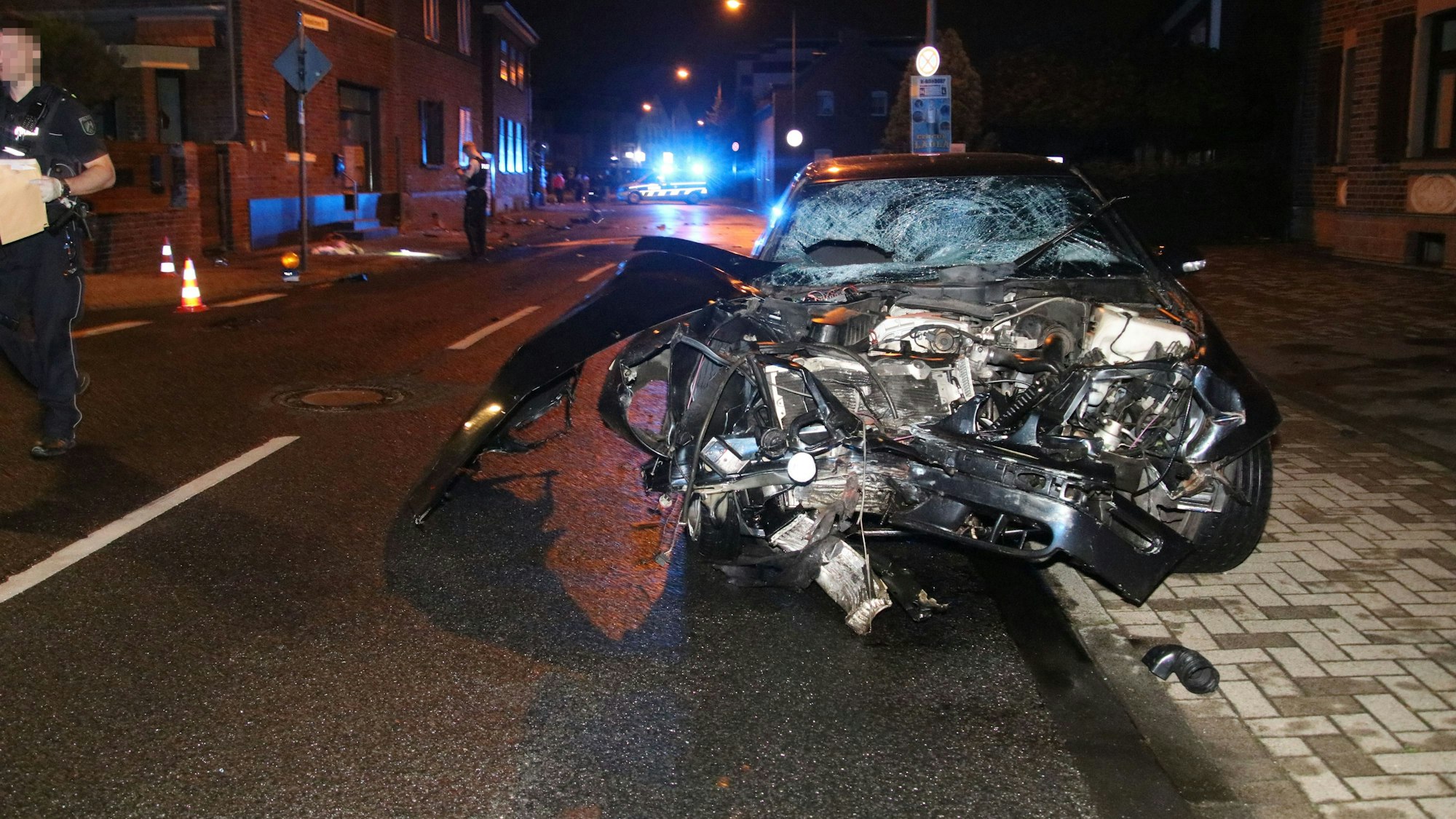 Der Mercedes nach dem tödlichen Unfall in Rondorf im August 2024
