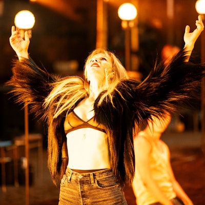 Sandra Hüller singt Songs der legendären Sängerin und Songwriterin PJ Harvey. Eine Produktion der Ruhrtriennale in Partnerschaft mit der Künstlerischen Leitung  von Ballet National de Marseille (LA)HORDE.
I Want Absolute Beauty, Regie: Ivo Van Hove. Sandra Hüller