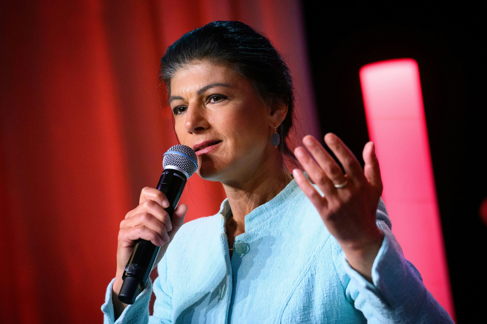 ARCHIV - 09.06.2024, Berlin: Sahra Wagenknecht, Parteivorsitzende des Bündnis Sahra Wagenknecht (BSW), reagiert nach den ersten Europawahl-Prognosen auf der Wahlparty des BSW. (zu dpa: «Kretschmer rüffelt Wagenknecht wegen Äußerung zu Koalitionen») Foto: Bernd von Jutrczenka/dpa +++ dpa-Bildfunk +++