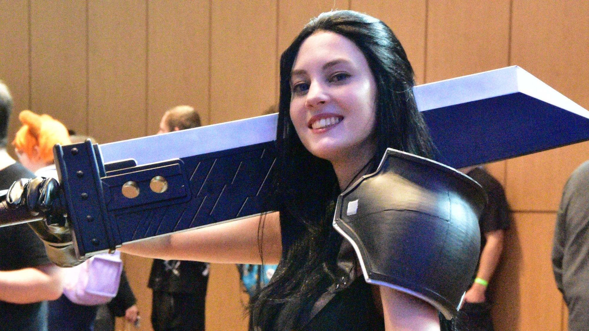 Eine Besucherin als Zack Fair aus dem Videospiel „Final Fantasy 7“.