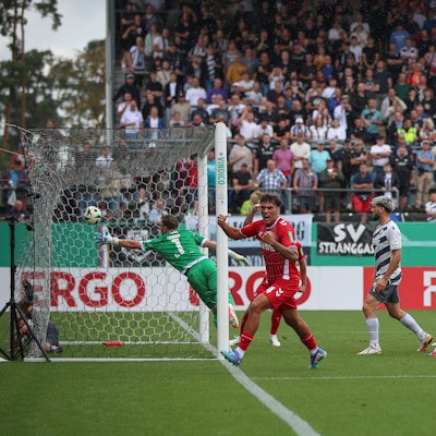 Tor! Julian Pauli hat zum Kölner 1:0 getroffen, es war der erste Treffer des jungen Innenverteidigers für die FC-Profis.