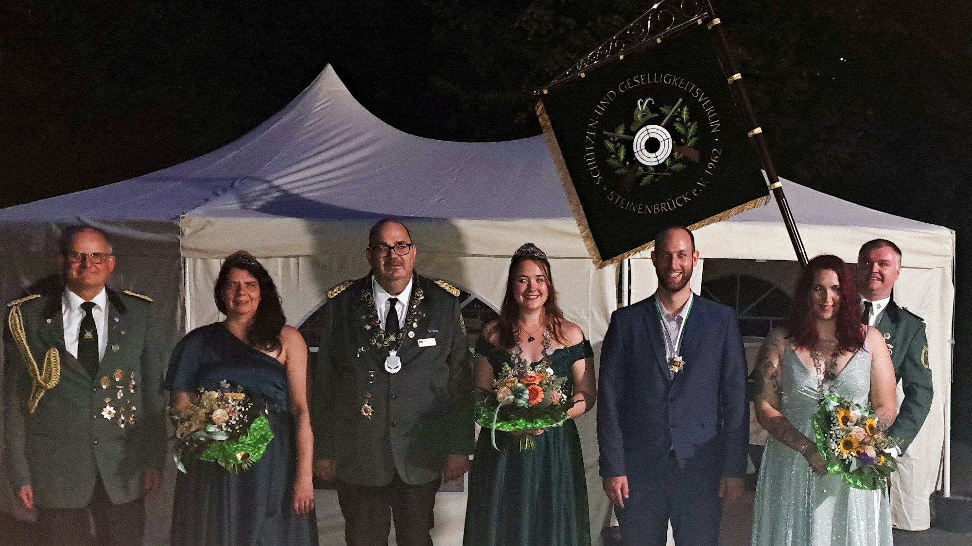 Das Foto zeigt die neuen Majestäten von Steinenbrück