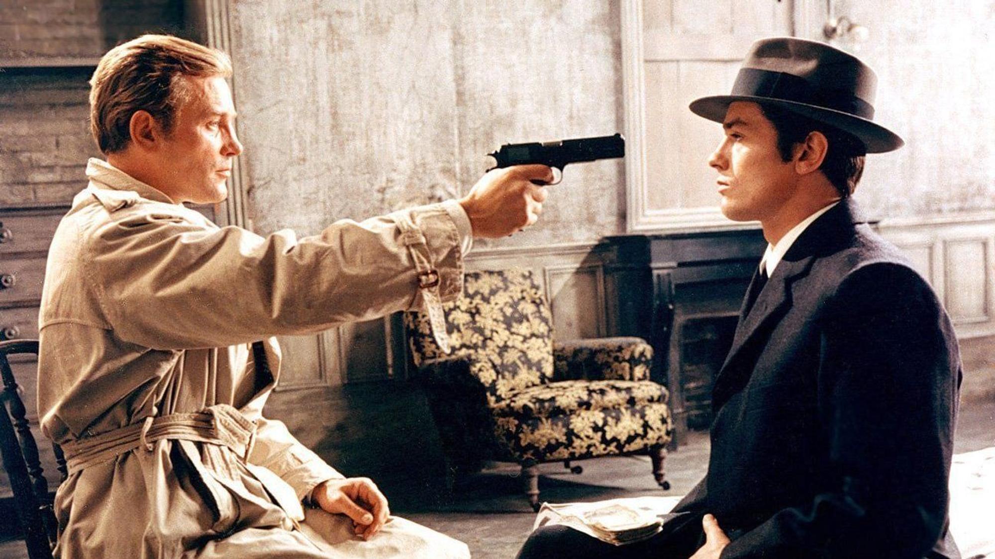 Der eiskalte Engel. Profi-Killer Jeff Costello (Alain Delon, re.) in einer prekären Situation.