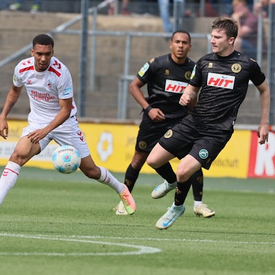 1. FC Köln Amateure (U23) vs. Fortuna Köln, Regionalliga West, Saison 2024/25, Mitte von links: Oliver Issa Schmitt (1. FC Köln), Marvin Mika (Fortuna)18.05.2024, Bild: Herbert Bucco
