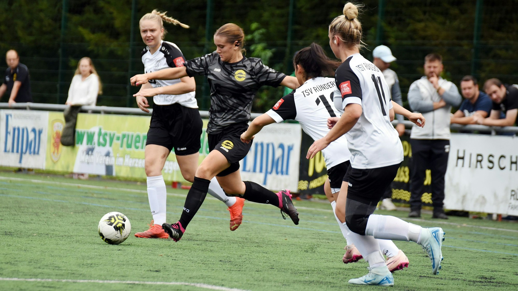 Spielszene aus dem Frauenfußball