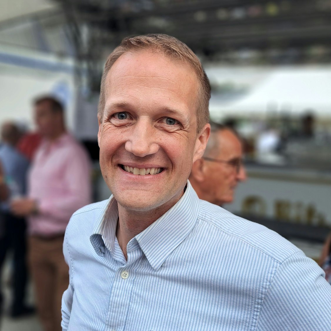 Michael Freiherr von Maltzahn steht auf dem Sommerfest der CDU Rhein-Berg auf dem Hebborner Hof.