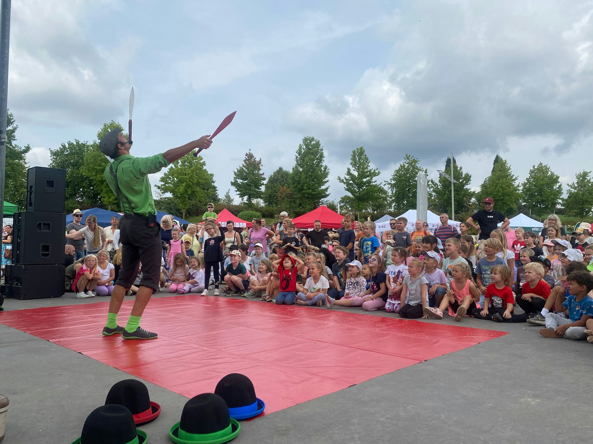 Schon einmal vormerken können Familien sich Sonntag, 24. August. An drei Standorten (Neulandpark, Naturgut Ophoven und Wildpark Reuschenberg) ist das Kinderfest „LevSpielt³“ der Stadt geplant.