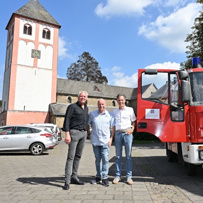 Übergabe Feuerwehrfahrzeug an Kortschlag für Ukraine