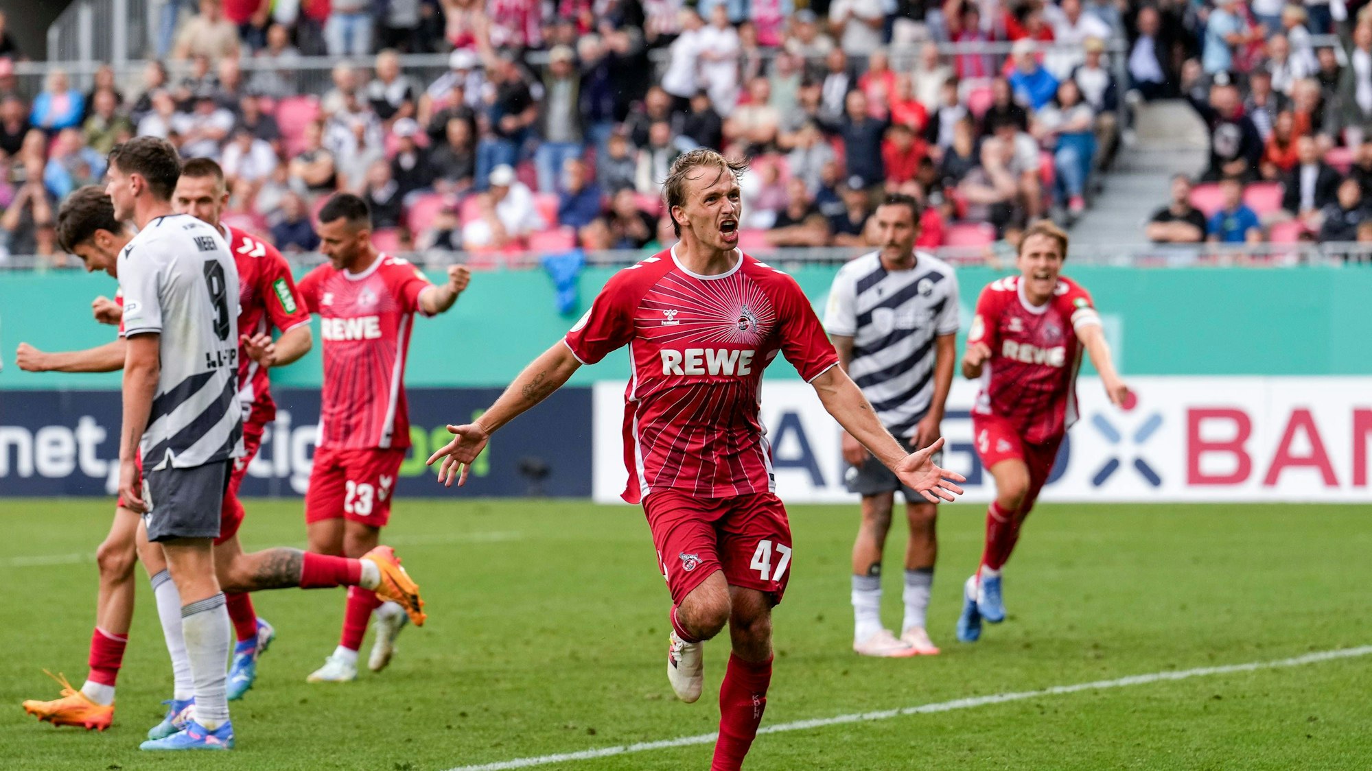 Mathias Olesen bejubelt den Treffer zum 3:2.