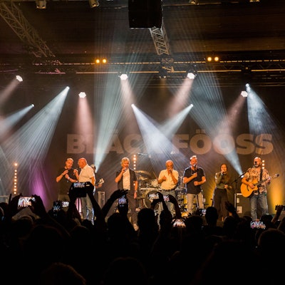 Bläck Fööss auf der Bühne im Tanzbrunnen