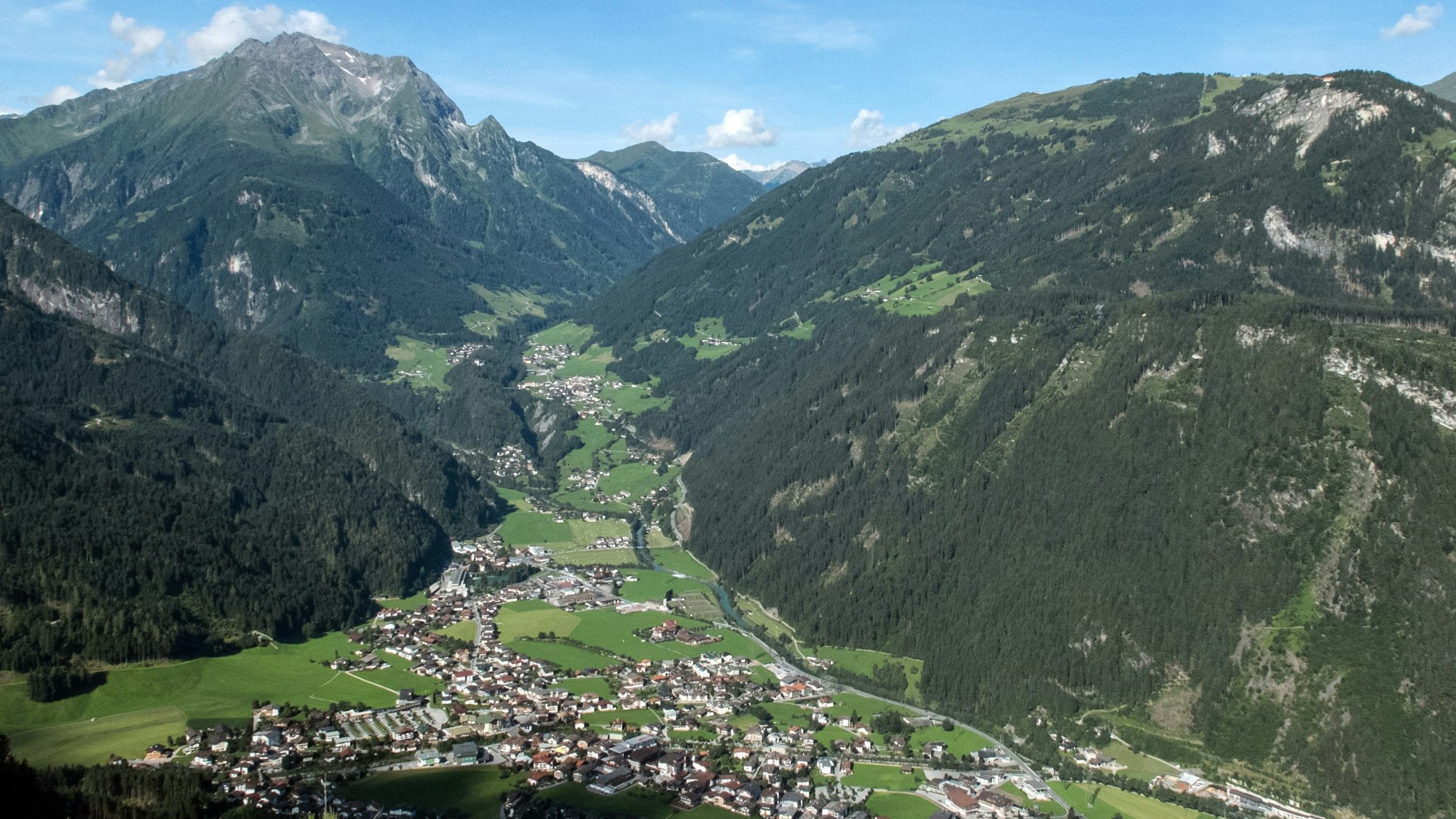 Blick auf das Zillertal, aufgenommen vom Steinerkogel aus.
