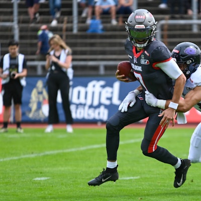 Isaiah Weed Cologne Centuirions Frankfurt Galaxy Spielfotos 04.08.2024 Isaiah Weed Cologne Centuruions in Bedrängnis, ELF, Week 11, Cologne Centurions gegen Frankfurt Galaxy am 04. August 2024 im Südstadion Köln *** Isaiah Weed Cologne Centuirions Frankfurt Galaxy match photos 04 08 2024 Isaiah Weed Cologne Centuruions in distress, ELF, Week 11, Cologne Centurions vs Frankfurt Galaxy on August 04, 2024 at Südstadion Köln