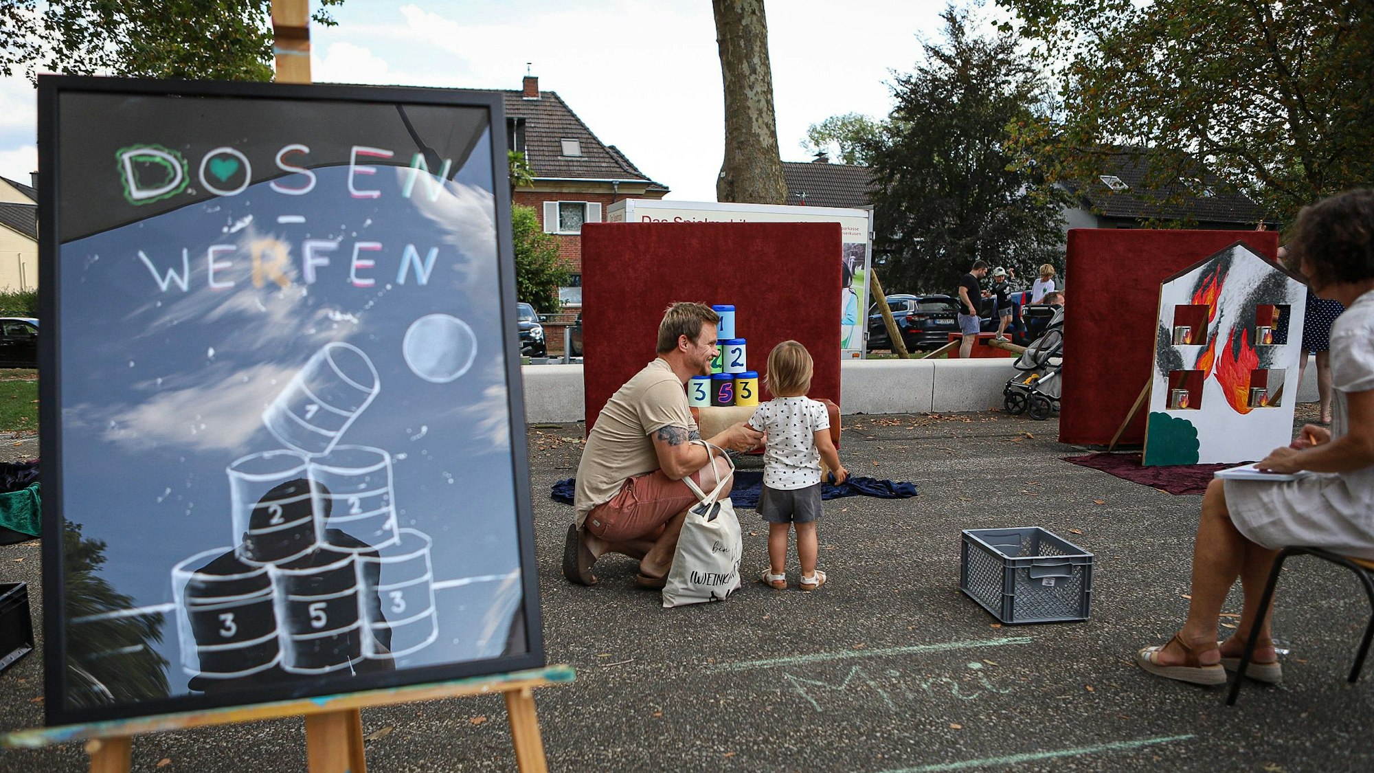 Die Kinder konnten unter anderem Dosen werfen.
