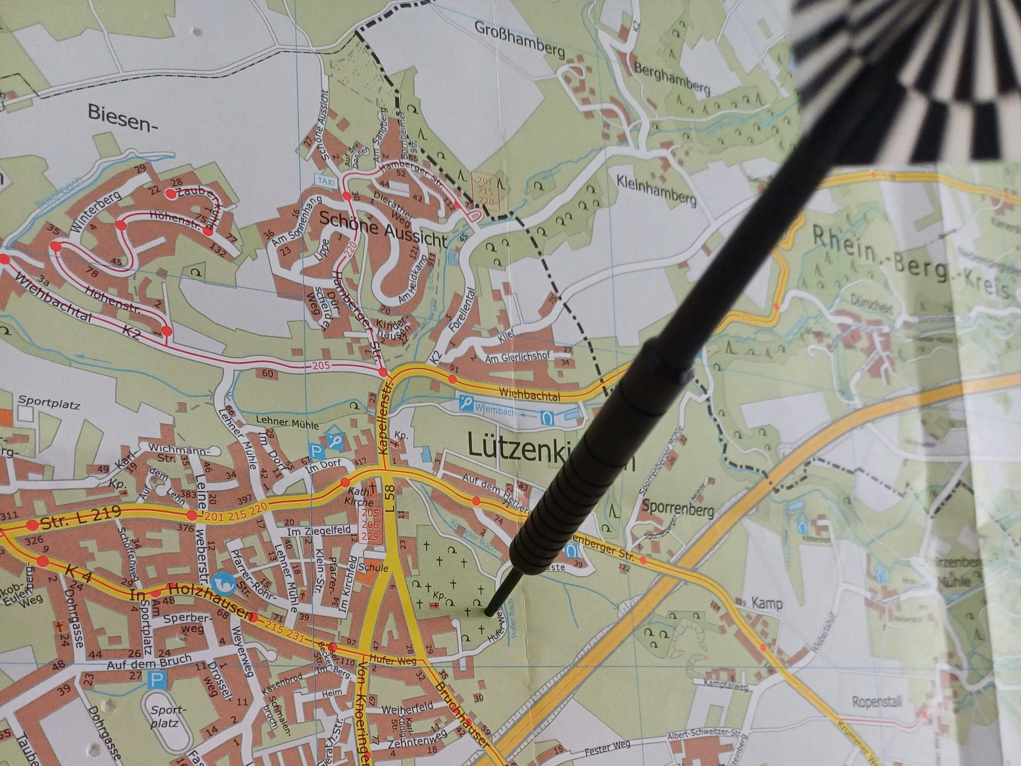 Mein Dartpfeil landete auf dem Friedhof in Lützenkirchen.