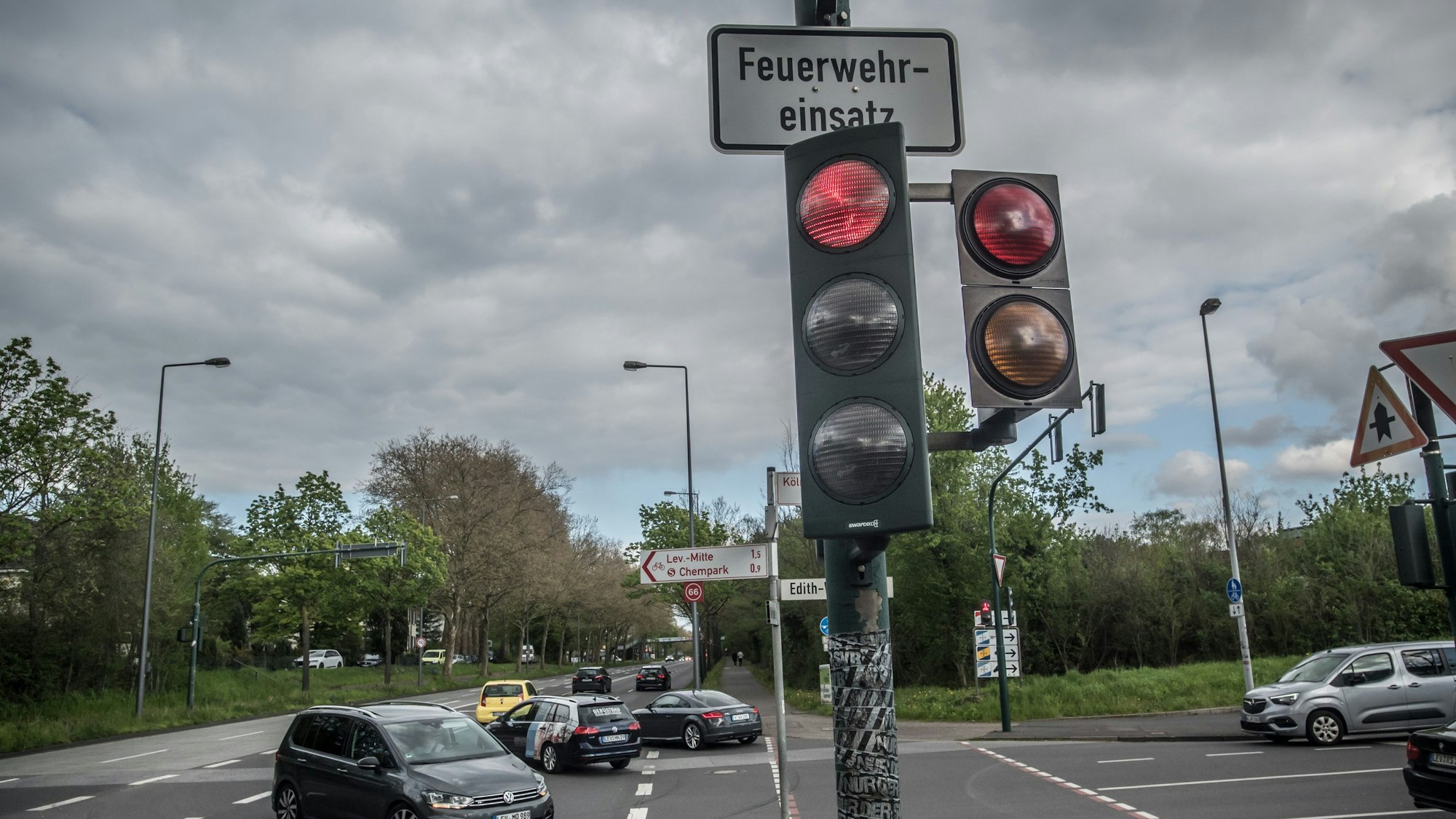 Die Verantwortung für einen Schaden jenseits von 50 Millionen Euro im Rettungsdienst liegt bei der Feuerwehr. Hier die Ampel an der Ecke Edith-Weyde-Straße/Willy-Brandt-Ring.