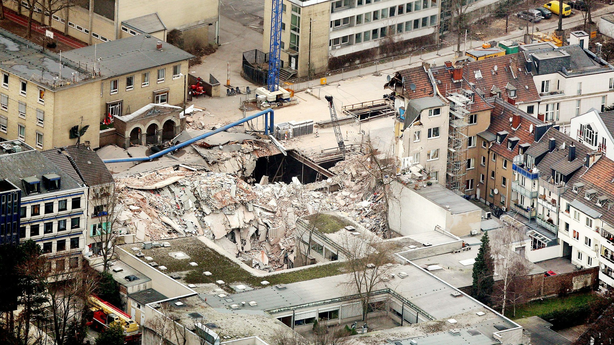Das Foto zeigt die Trümmer des eingestürzten Stadtarchivs.