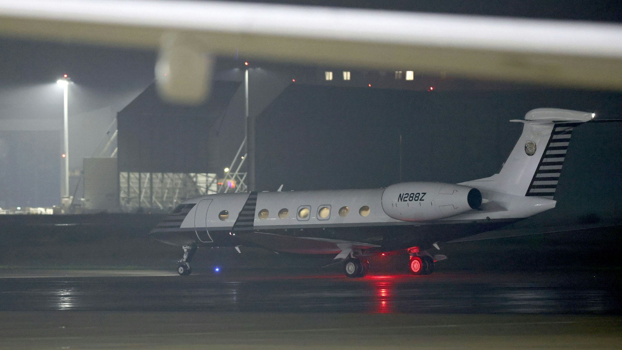Ein Flugzeug, eine Gulfstream 650, gestartet in Ankara (Türkei), landet im Rahmen des Gefangenenaustausches mit Russland auf dem militärischen Teil vom Flughafen Köln Bonn.