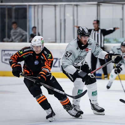 Graz 99ers gegen die Kölner Haie im Trainingslager in Österreich