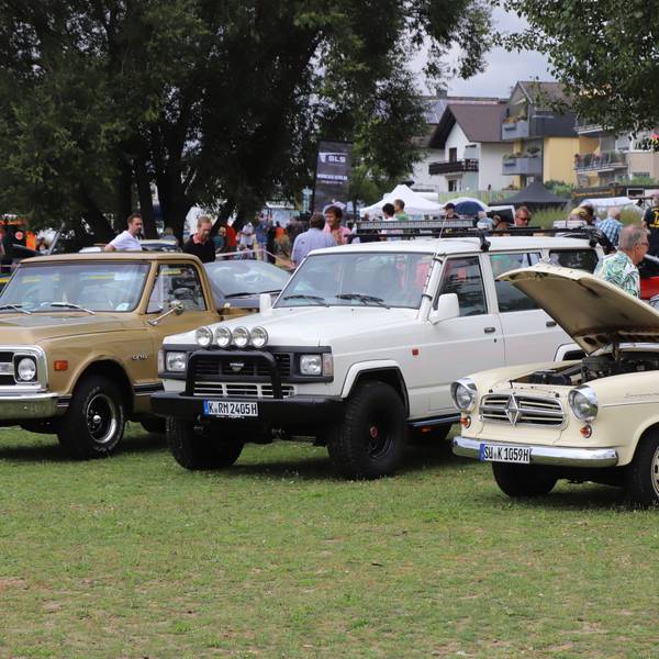 Ob Pickup, Jeep oder Limousine: Eine große Bandbreite an historischen Fahrzeugen war in Mondorf zu sehen.
