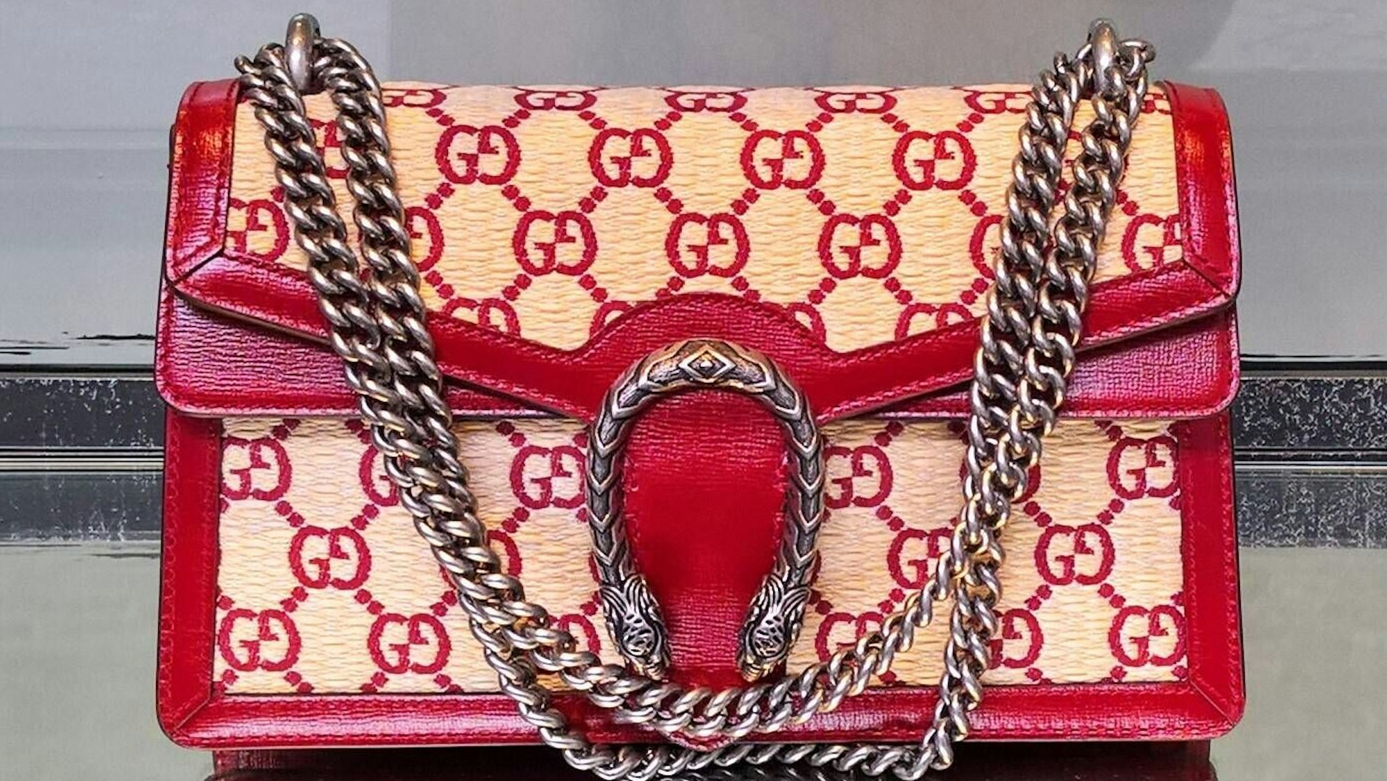 Gucci Borsa, Designer Tasche im Sortiment von Ratti Pesaro, Italien *** Gucci Borsa, designer bag in Ratti Pesaro range, Italy