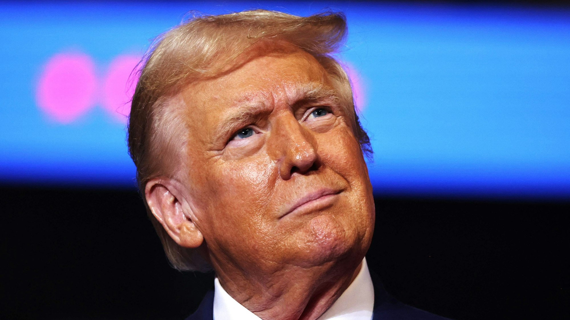 Der republikanische Präsidentschaftskandidat und ehemalige US-Präsident Donald Trump spricht bei einer Wahlkampfveranstaltung in Wilkes-Barre.