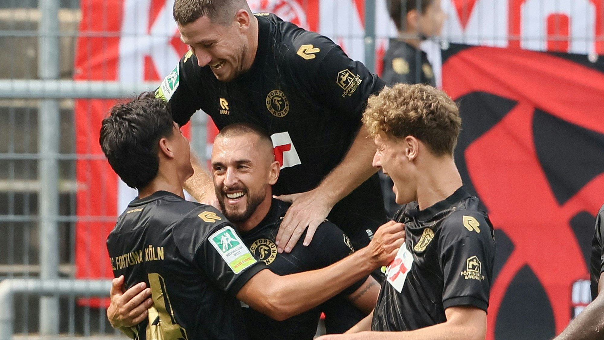 1. FC Köln Amateure (U23) vs. Fortuna Köln, Regionalliga West, Saison 2024/25, Jubel nach dem Tor zum 1:2 durch Stipe Batarilo-Cerdic (Fortuna), 18.05.2024, Bild: Herbert Bucco