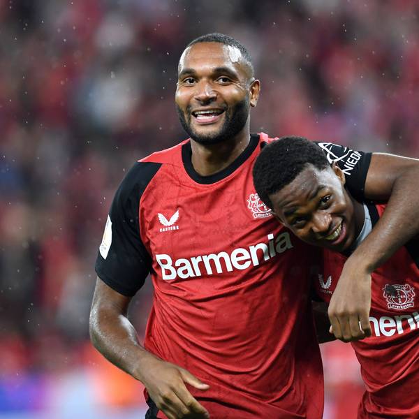 Jubel nach dem Supercup-Sieg: Jonathan Tah (l.) und Jeanuel Belocian.