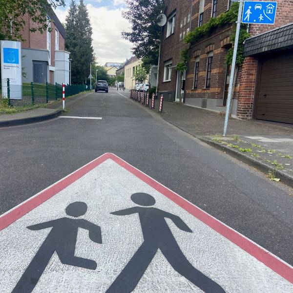 Auf dem Bild ist die Straße zur Lindenschule zu sehen.