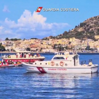 Die italienische Küstenwache sucht nach den vermissten Passagieren der „Bayesian“.