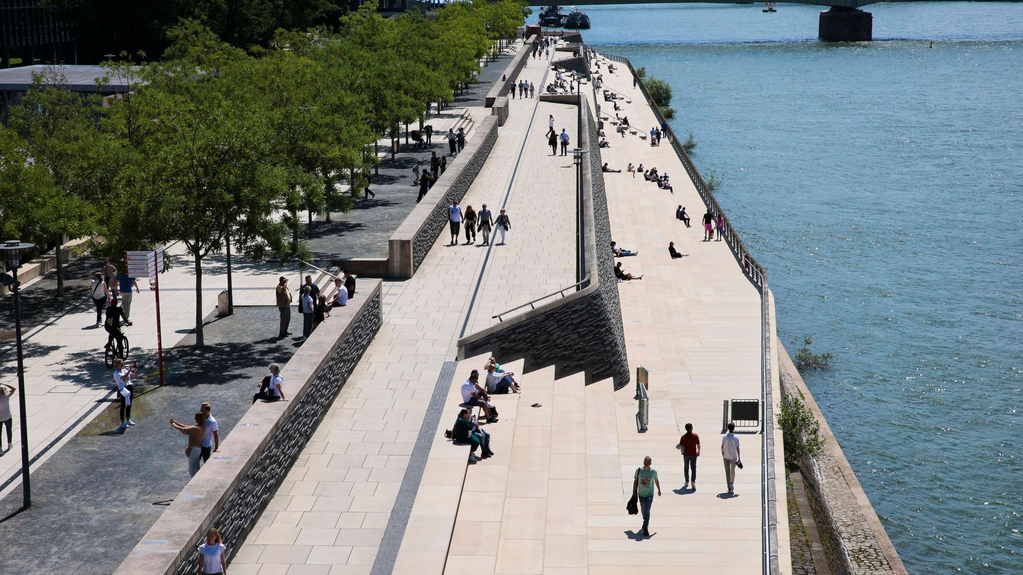 The Rheinboulevard in Deutz.