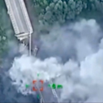 Ein Screenshot zeigt die Zerstörung einer wichtigen Brücke in der russischen Region Kursk. (Archivbild)