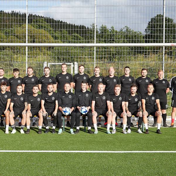 Das Bild zeigt die Mannschaft der SG Hellenthal.