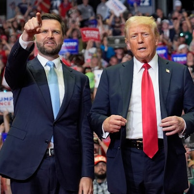 Der republikanische Präsidentschaftskandidat Donald Trump und sein Running Mate J.D. Vance: US-Geheimdienste machen den Iran für einen Hackerangriff verantwortlich.